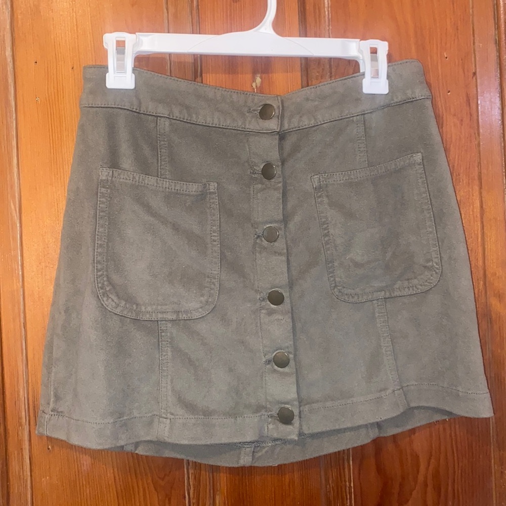 TIMELESS GREEN SKIRT WITH POCKETS